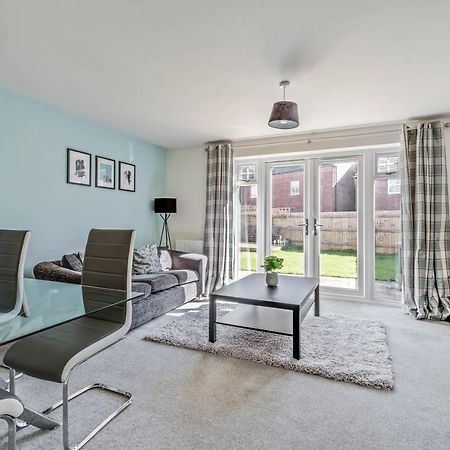 Beautiful And Comfortable Home Away From Home With Free Parking, Fast Wifi And White Crisp Hotel Standard Linen Hosted By Our Home Short Stays Northampton Bagian luar foto