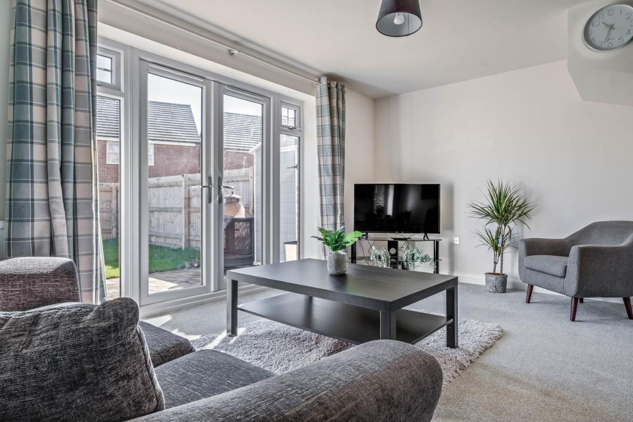 Beautiful And Comfortable Home Away From Home With Free Parking, Fast Wifi And White Crisp Hotel Standard Linen Hosted By Our Home Short Stays Northampton Bagian luar foto