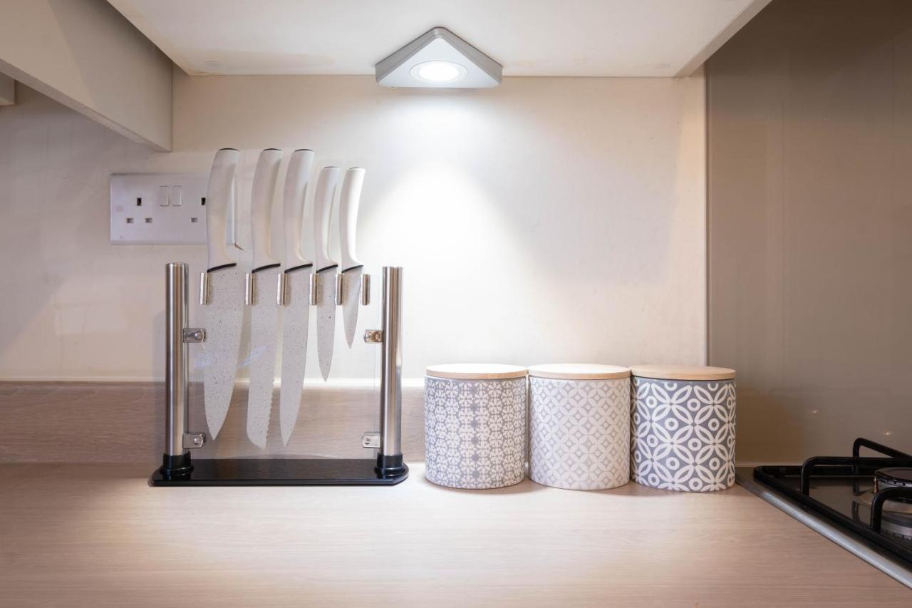 Beautiful And Comfortable Home Away From Home With Free Parking, Fast Wifi And White Crisp Hotel Standard Linen Hosted By Our Home Short Stays Northampton Bagian luar foto