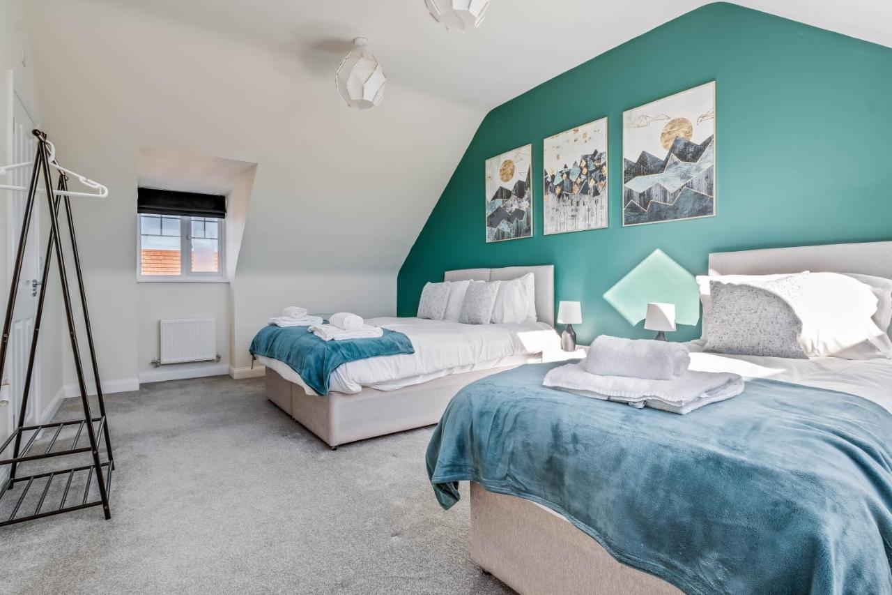 Beautiful And Comfortable Home Away From Home With Free Parking, Fast Wifi And White Crisp Hotel Standard Linen Hosted By Our Home Short Stays Northampton Bagian luar foto