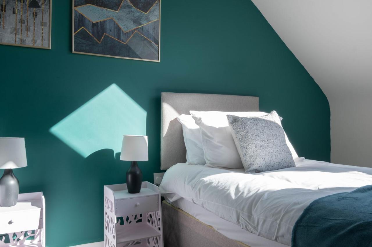 Beautiful And Comfortable Home Away From Home With Free Parking, Fast Wifi And White Crisp Hotel Standard Linen Hosted By Our Home Short Stays Northampton Bagian luar foto